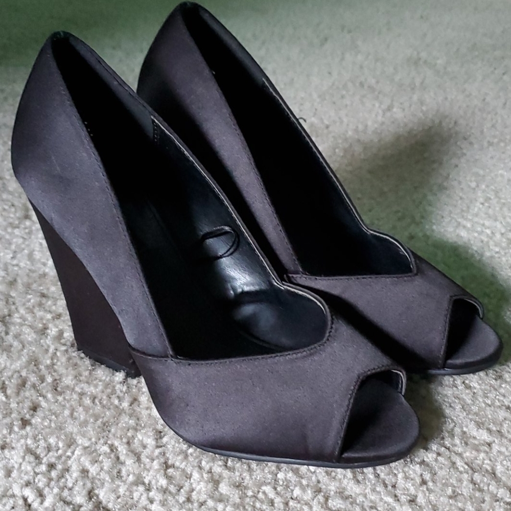 Forever 21 black heels